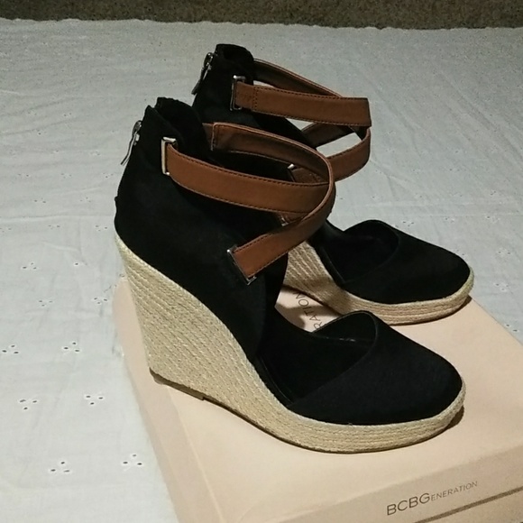 BCBGENERATION wedged heel shoes - Picture 5 of 8